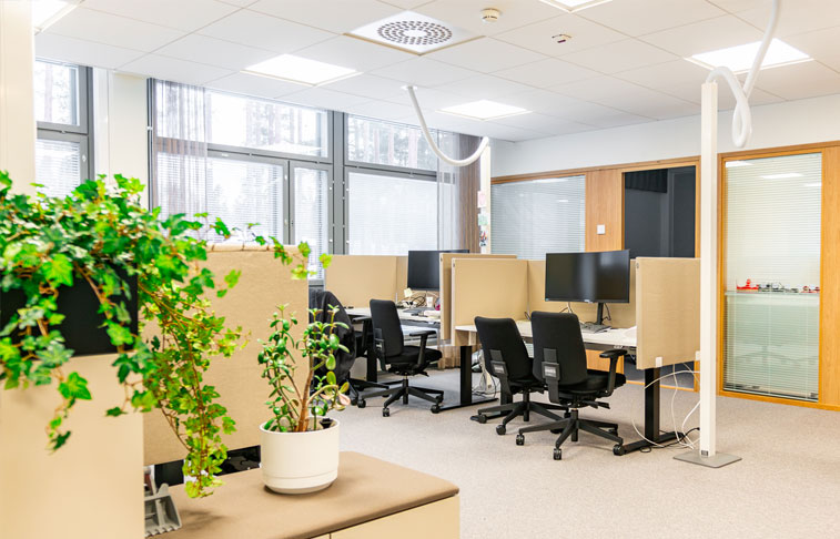 SKES Rakennusliikkeen kohde Honkalampi-keskus Ylämyllyllä, toimistotilat.