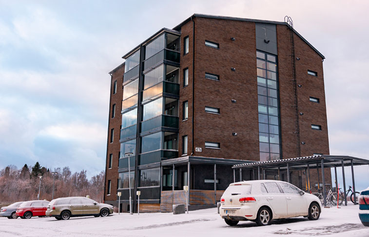 Penttilän Kaski. SKES Rakennusliikkeen rakentama kerrostalo Penttilän asuinalueella Joensuussa.